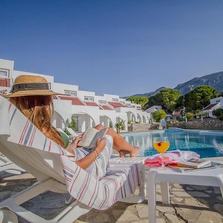 Club Lapethos Bungalow Kyrenia  Extérieur photo
