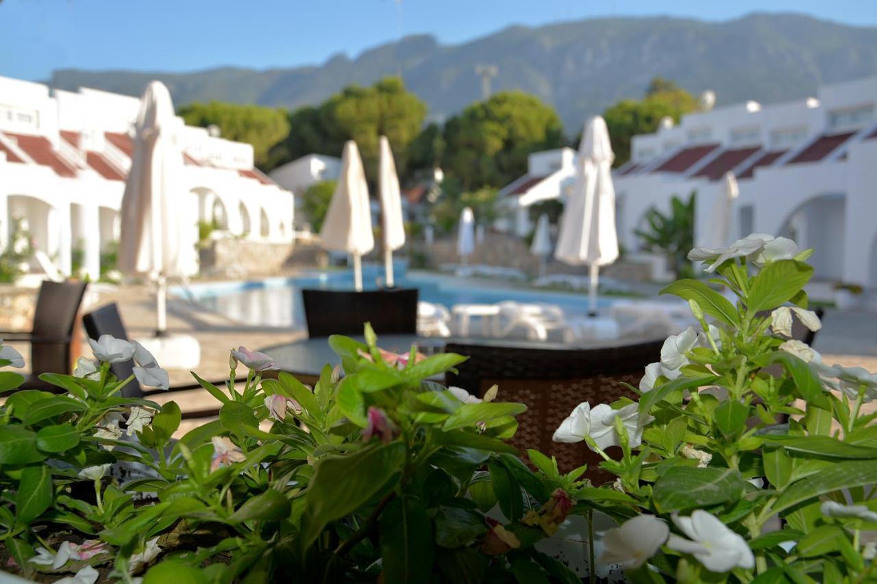Club Lapethos Bungalow Kyrenia  Extérieur photo