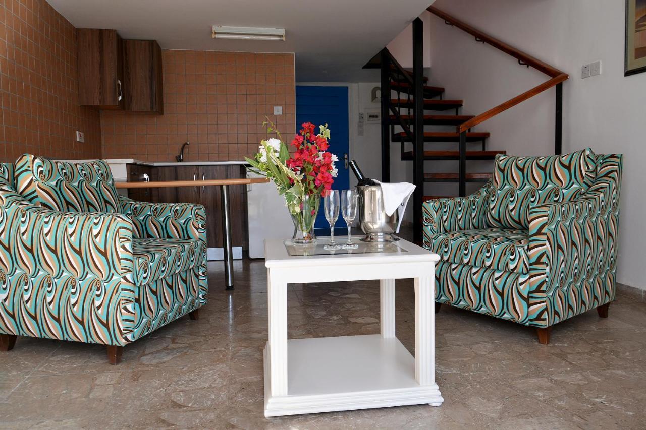 Club Lapethos Bungalow Kyrenia  Extérieur photo