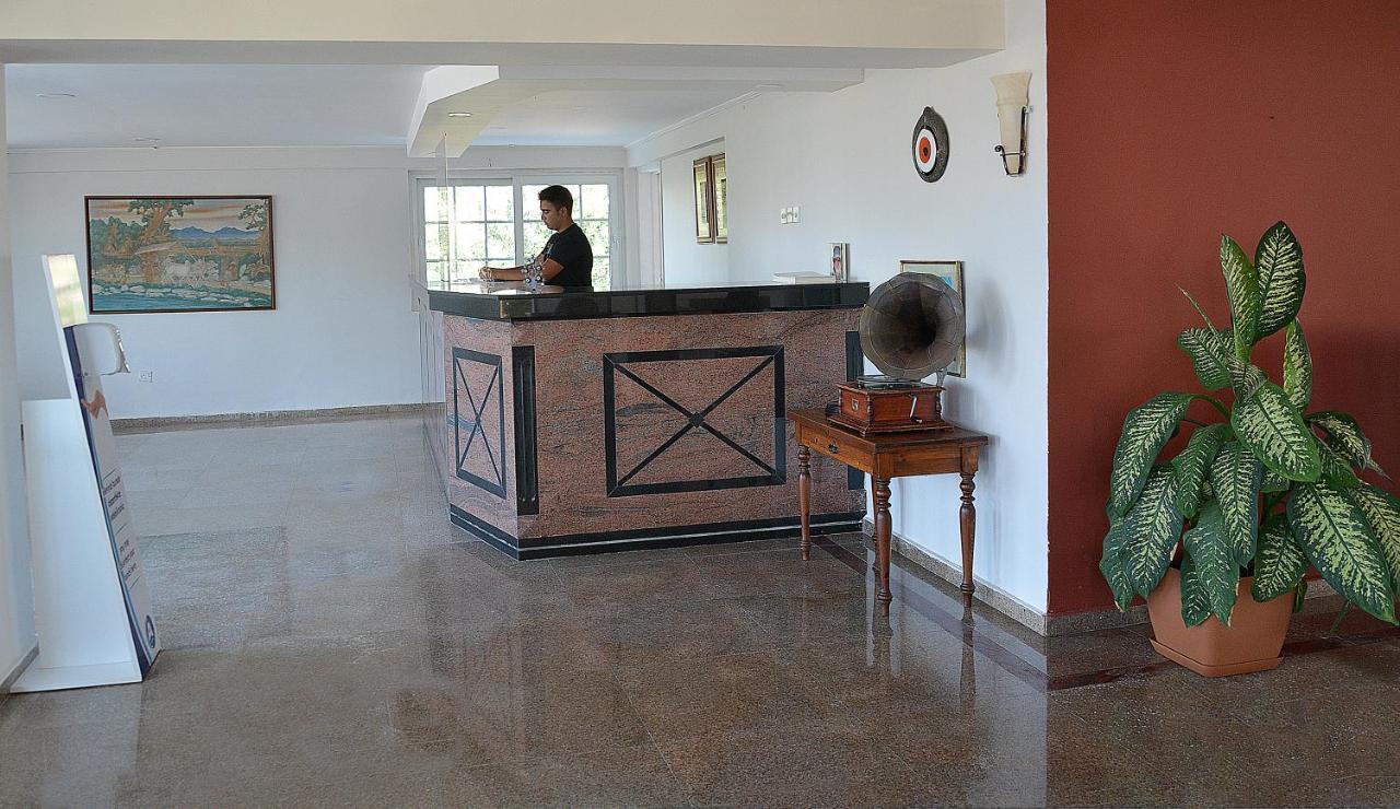 Club Lapethos Bungalow Kyrenia  Extérieur photo