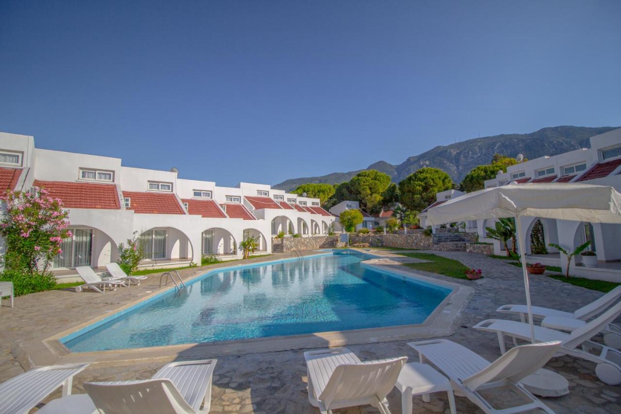 Club Lapethos Bungalow Kyrenia  Extérieur photo