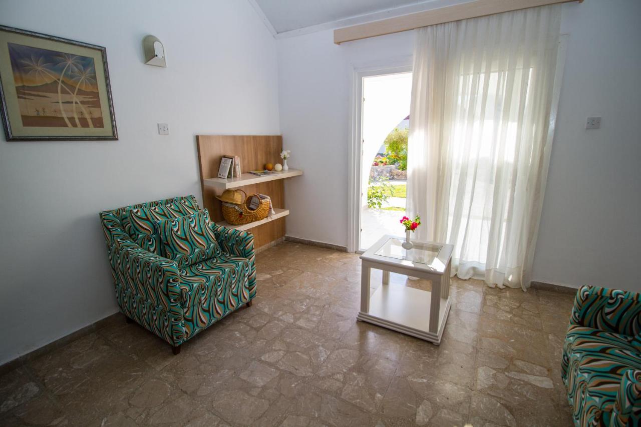 Club Lapethos Bungalow Kyrenia  Extérieur photo