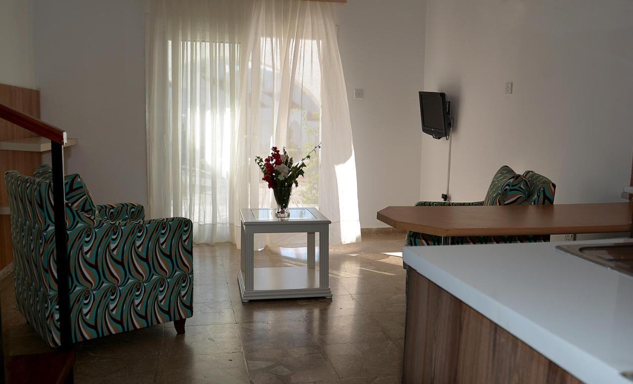 Club Lapethos Bungalow Kyrenia  Extérieur photo