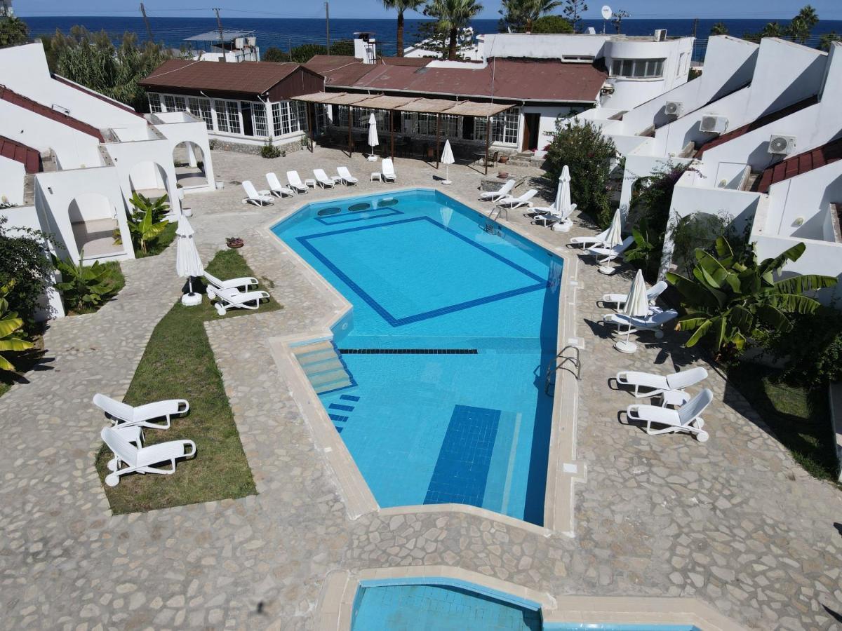 Club Lapethos Bungalow Kyrenia  Extérieur photo